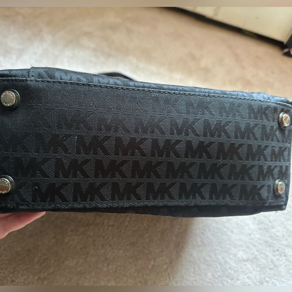 Michael Kors Signature East West Jaquard Top Zip Tote - Picture 5 of 5